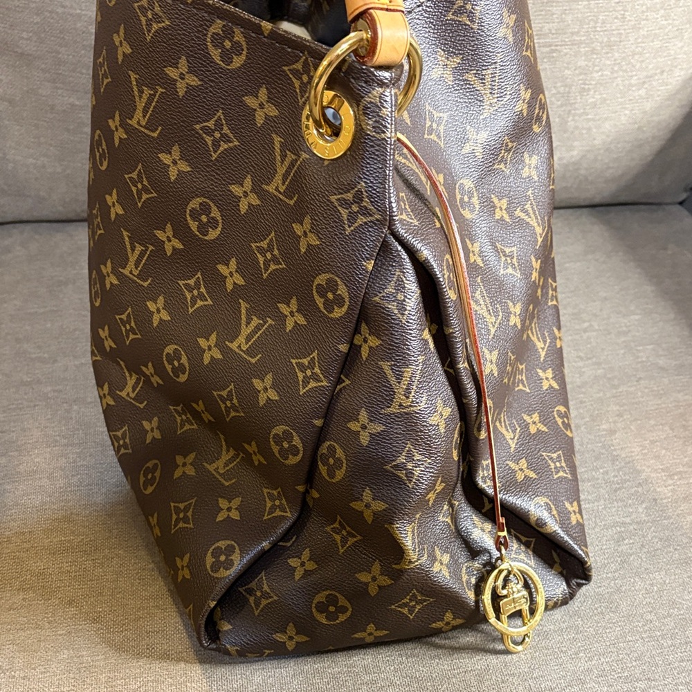 Authentic Louis Vuitton Artsy MM Monogram Hobo Rank A w/ Dust Bag - Picture 6 of 13